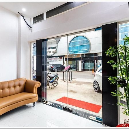 Reddoorz Plus @ Centrium Katamso Medan Luaran gambar