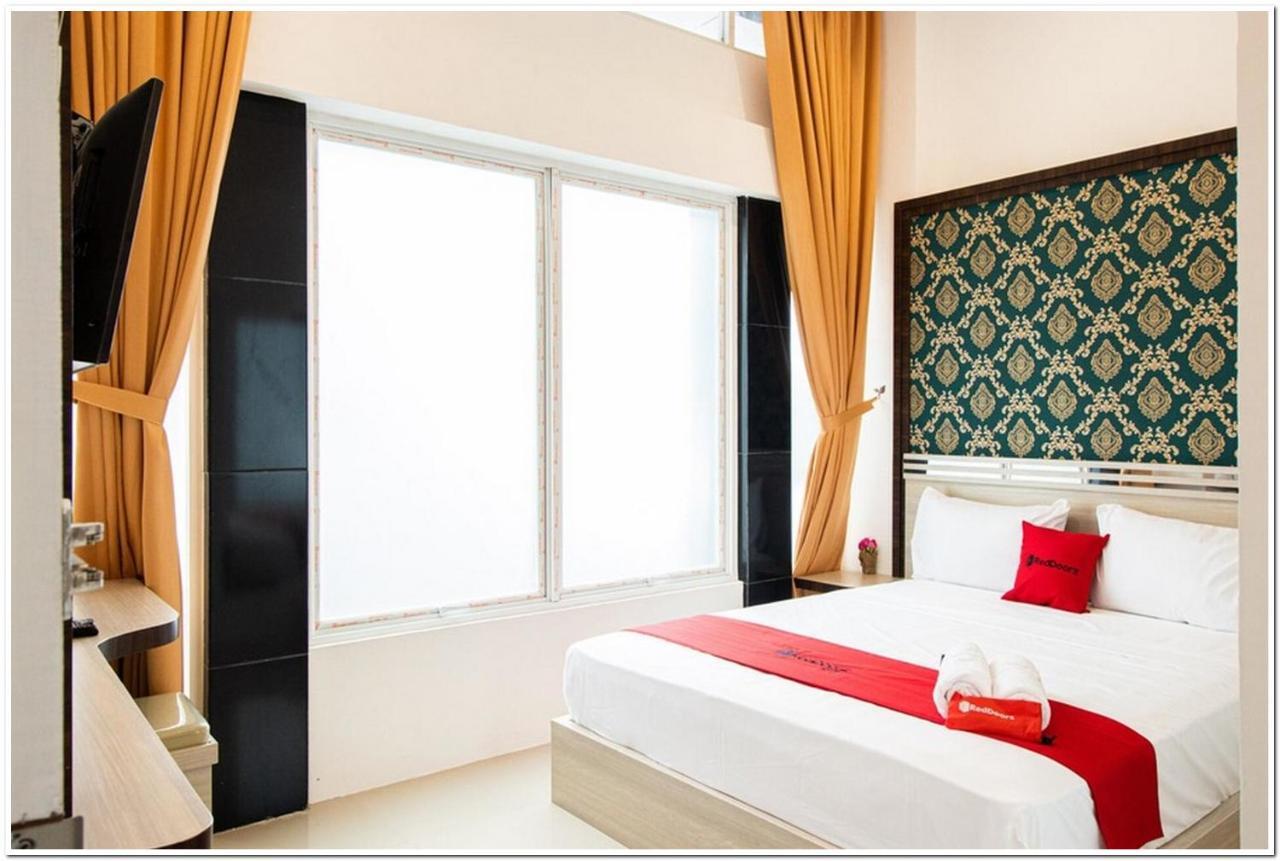 Reddoorz Plus @ Centrium Katamso Medan Luaran gambar