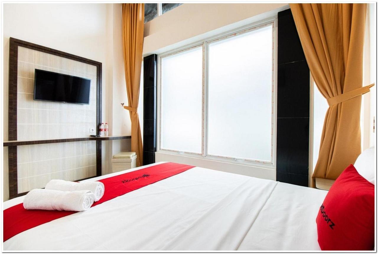 Reddoorz Plus @ Centrium Katamso Medan Luaran gambar