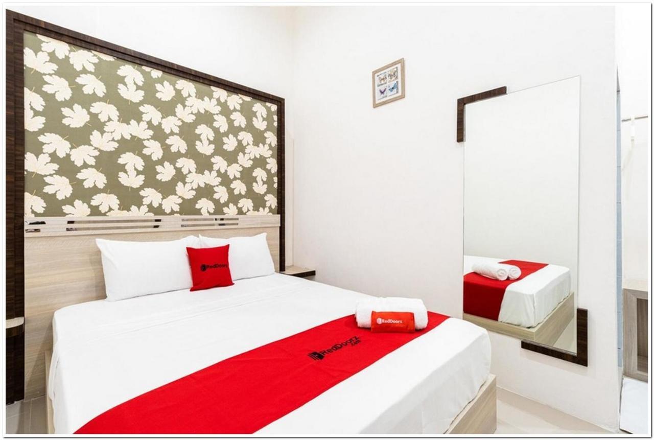 Reddoorz Plus @ Centrium Katamso Medan Luaran gambar