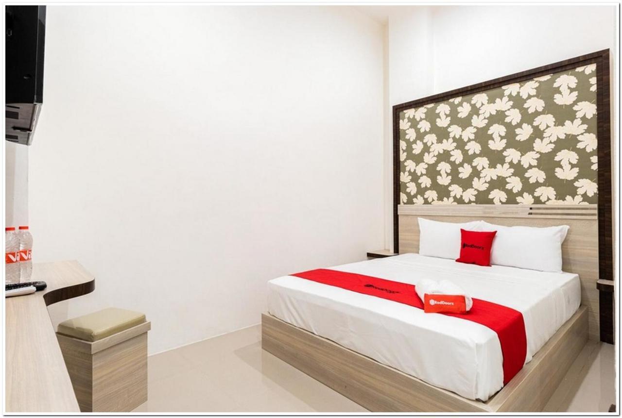 Reddoorz Plus @ Centrium Katamso Medan Luaran gambar