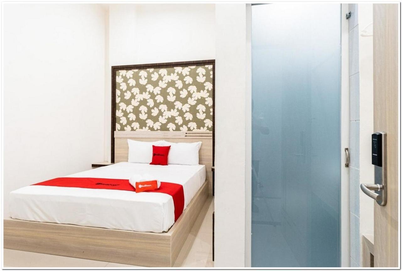 Reddoorz Plus @ Centrium Katamso Medan Luaran gambar