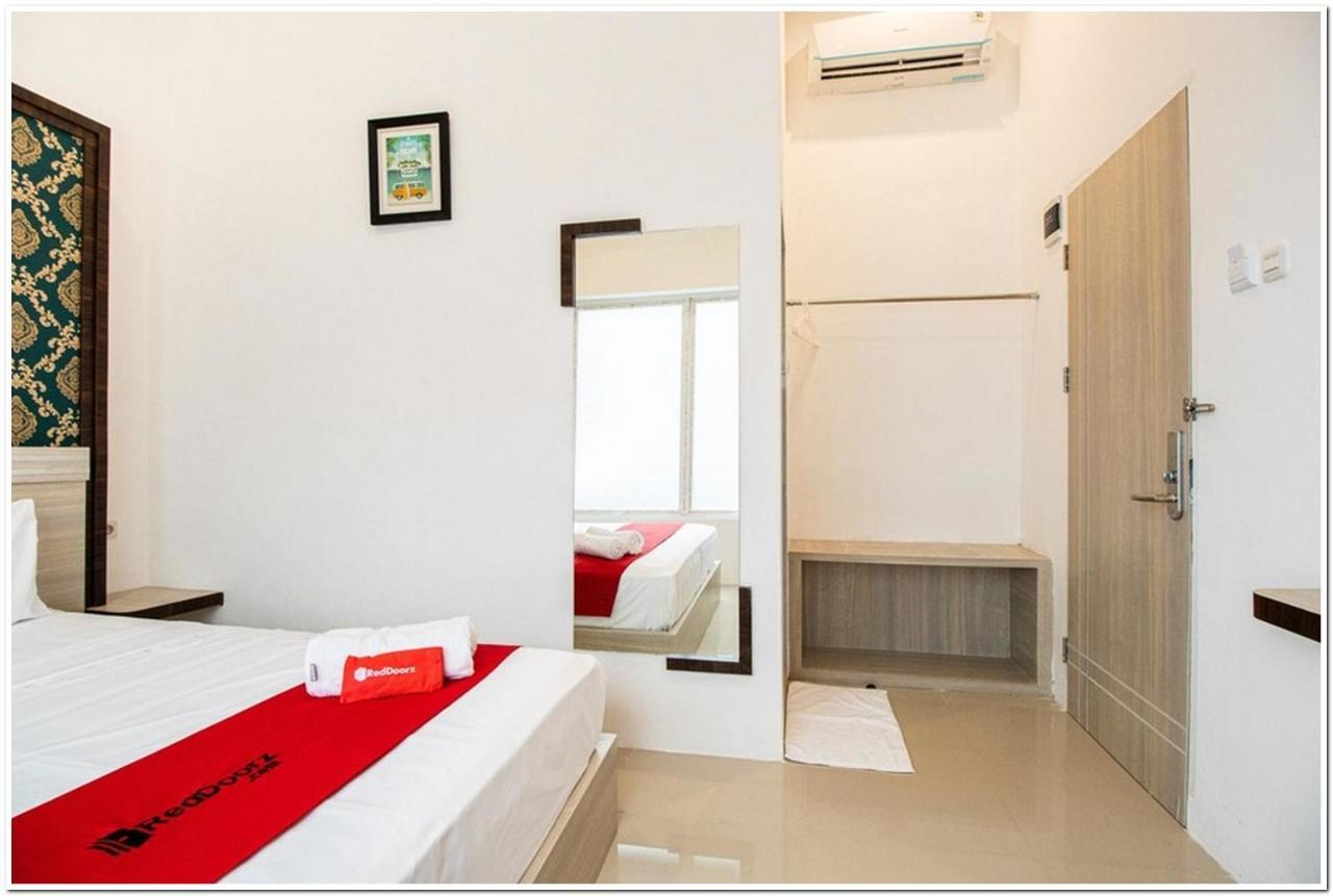 Reddoorz Plus @ Centrium Katamso Medan Luaran gambar
